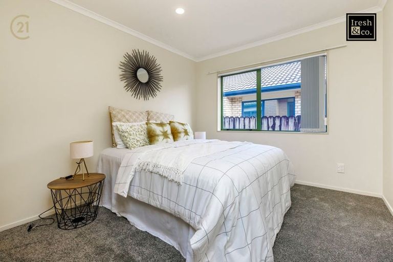 Photo of property in 22 Mt Lebanon Crescent, The Gardens, Auckland, 2105