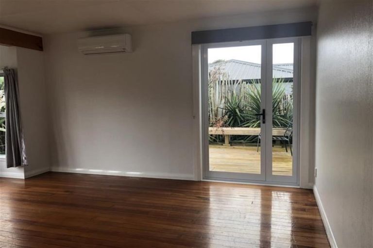 Photo of property in 9 Karaka Street, Merrilands, New Plymouth, 4312