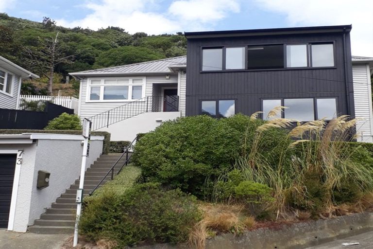 Photo of property in 73 Hungerford Road, Houghton Bay, Wellington, 6023