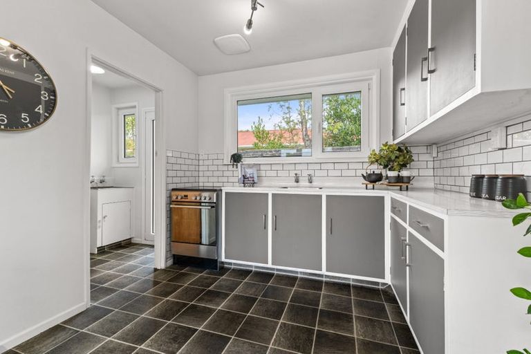 Photo of property in 2/77 Denise Crescent, Hornby, Christchurch, 8042