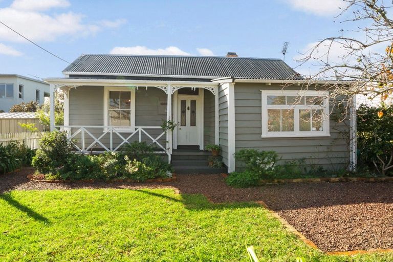 Photo of property in 2/2 Evan Street, Belmont, Auckland, 0622