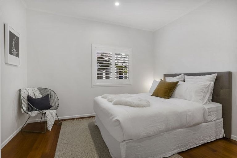 Photo of property in 1/126 Rangatira Road, Beach Haven, Auckland, 0626