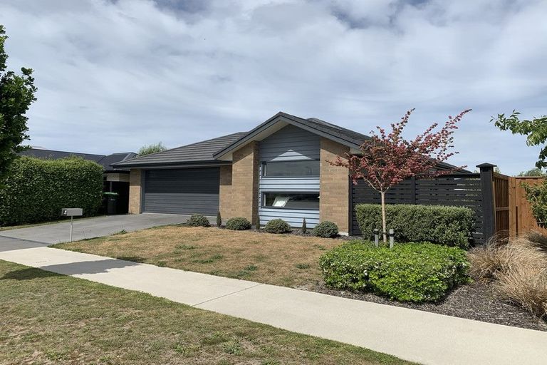 Photo of property in 52 Shillingford Boulevard, Rolleston, 7615