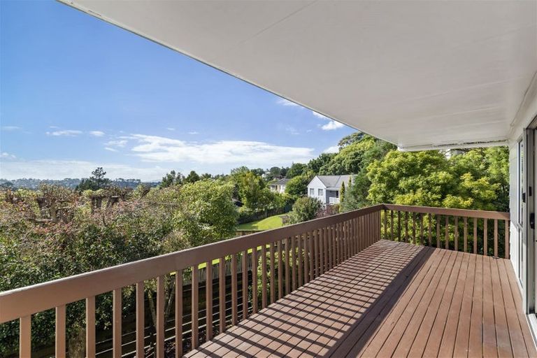 Photo of property in 27 Trias Road, Totara Vale, Auckland, 0629