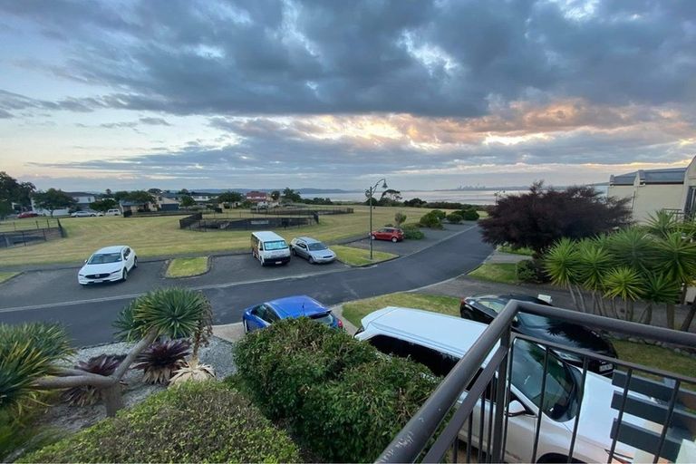 Photo of property in 54 Provence Esplanade, Te Atatu Peninsula, Auckland, 0610
