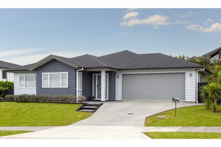 Photo of property in 22 Boocock Crescent, Orewa, 0931