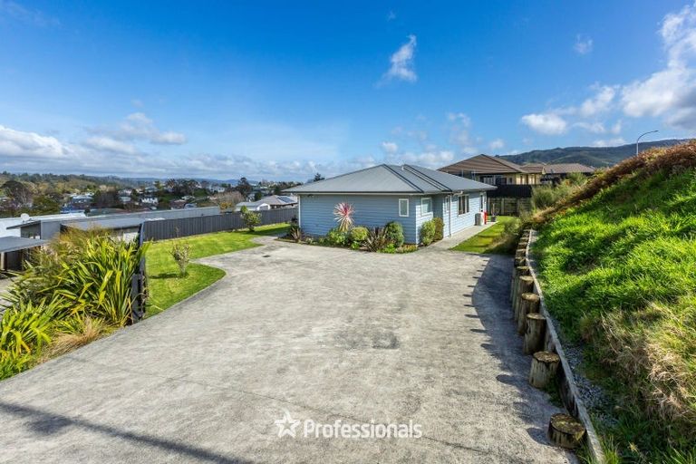 Photo of property in 88 Sunstone Crescent, Timberlea, Upper Hutt, 5018