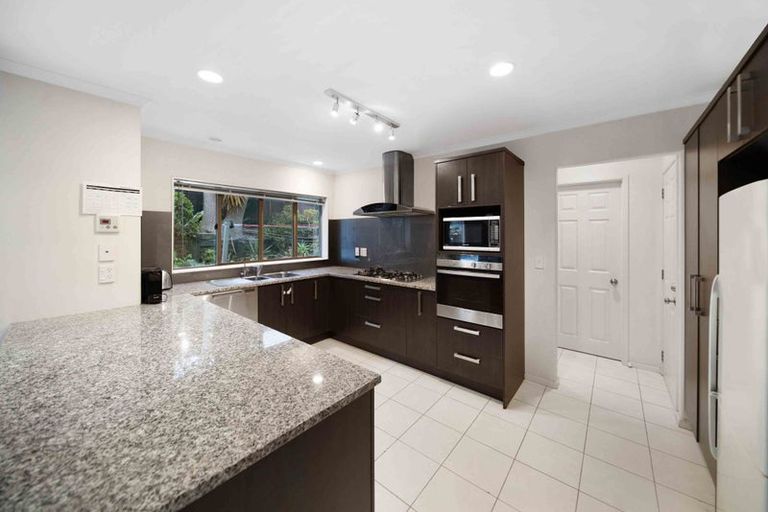 Photo of property in 9 Seresin Crescent, Flat Bush, Auckland, 2016