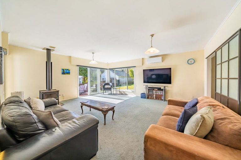 Photo of property in 45 Fendalton Crescent, Pinehaven, Upper Hutt, 5019