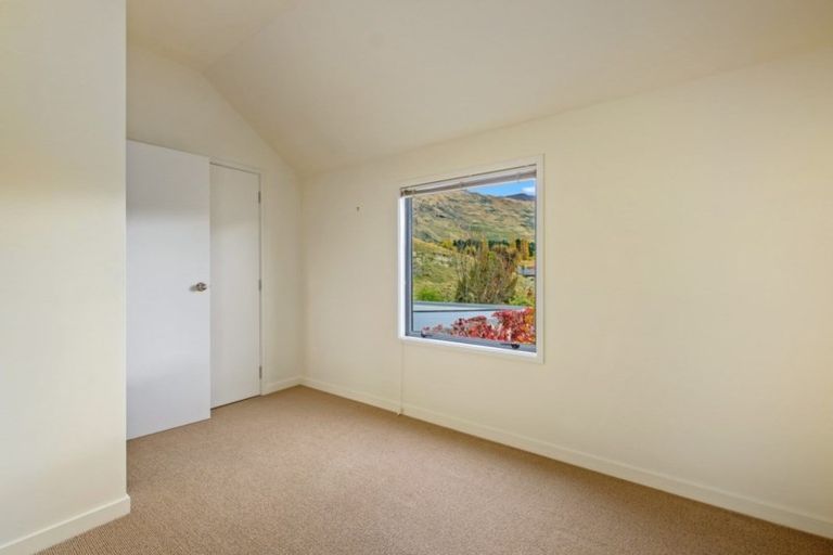 Photo of property in 13 Meadowbrook Place, Wanaka, 9305