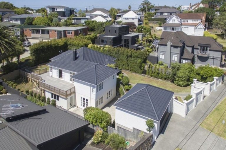 Photo of property in 9 Comins Crescent, Mission Bay, Auckland, 1071