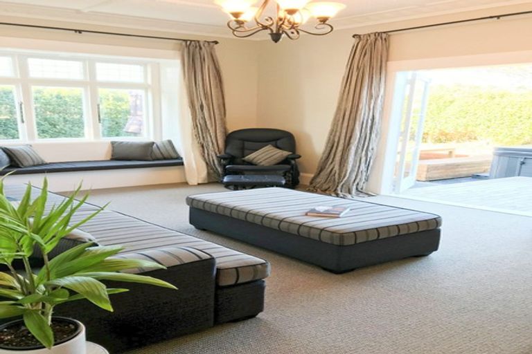 Photo of property in 9 Walsh Road, Westown, New Plymouth, 4310