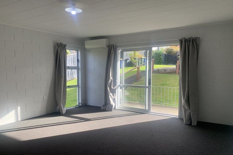 Photo of property in 9 Alston Avenue, Kelston, Auckland, 0602