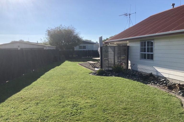 Photo of property in 98 Oakfield Crescent, Pukete, Hamilton, 3200