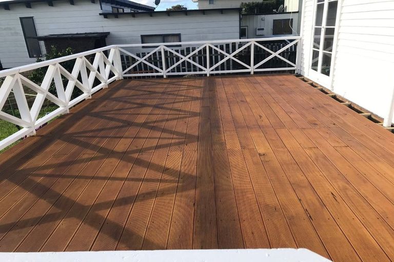 Photo of property in 18 Humphrey Kemp Avenue, Henderson, Auckland, 0612