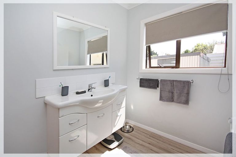 Photo of property in 9 Nuku Street, Tangimoana, 4822