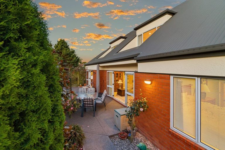 Photo of property in 17 Greystoke Lane, Avonhead, Christchurch, 8042