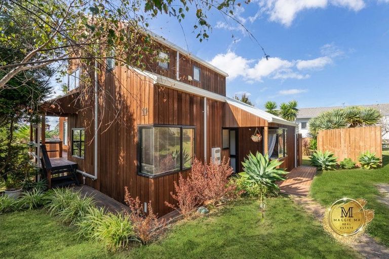 Photo of property in 1/11 Cambric Place, Botany Downs, Auckland, 2010