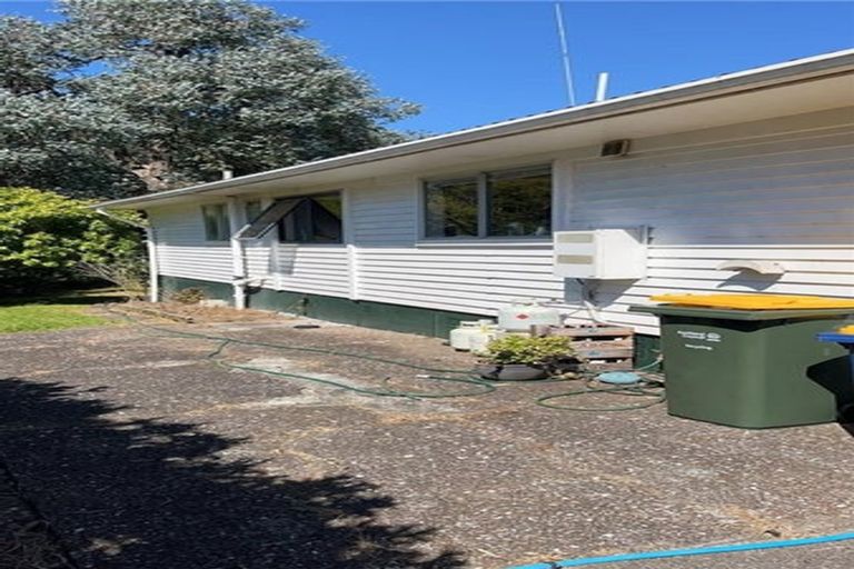 Photo of property in 10 Thomas Avenue, Te Atatu Peninsula, Auckland, 0610