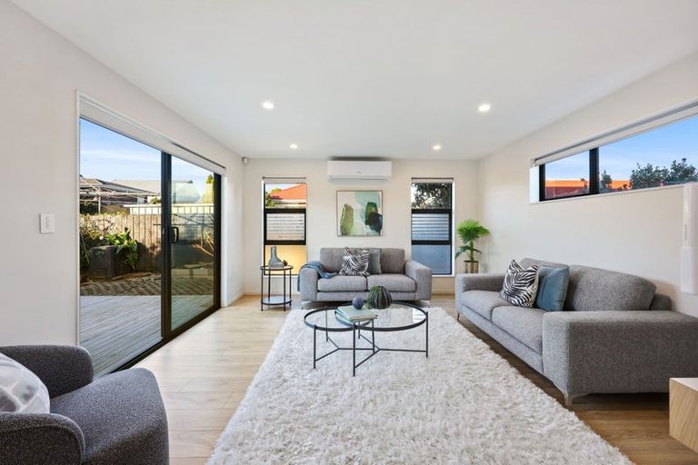 Photo of property in 33a Jillteresa Crescent, Half Moon Bay, Auckland, 2012