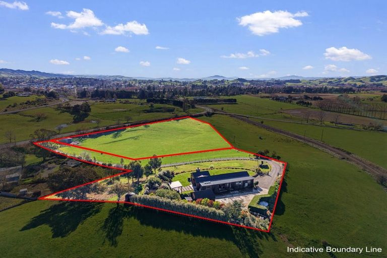 Photo of property in 35 Tapairu Road, Waipawa, 4275