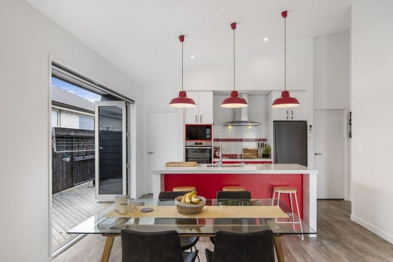 Photo of property in 28 Marion Crescent, Papamoa Beach, Papamoa, 3118