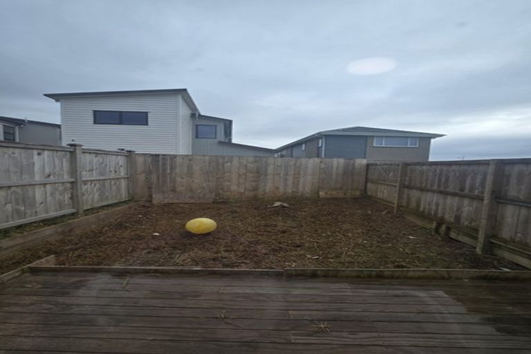 Photo of property in 8 Ritetai Street, Clarks Beach, 2122