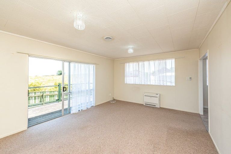 Photo of property in 35 Karyn Street, Castlecliff, Whanganui, 4501