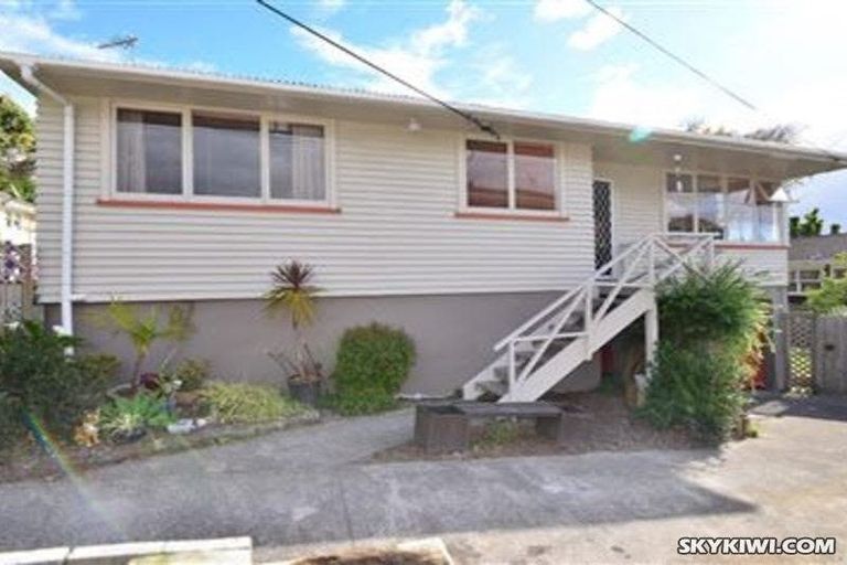 Photo of property in 1/39 Manuka Road, Bayview, Auckland, 0629