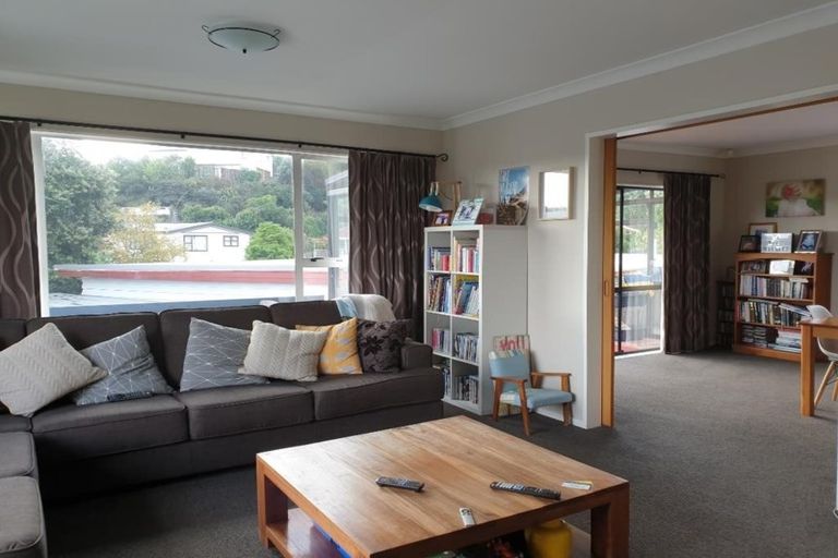 Photo of property in 2 Naver Place, Papakowhai, Porirua, 5024