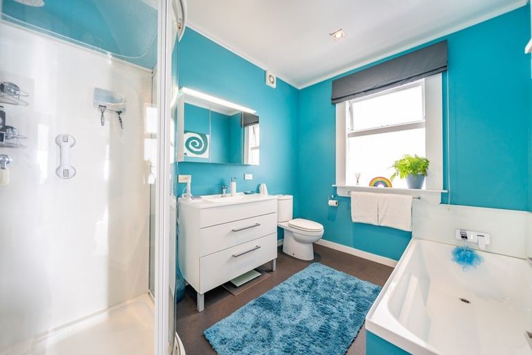 Photo of property in 25 Riddlers Crescent, Petone, Lower Hutt, 5012