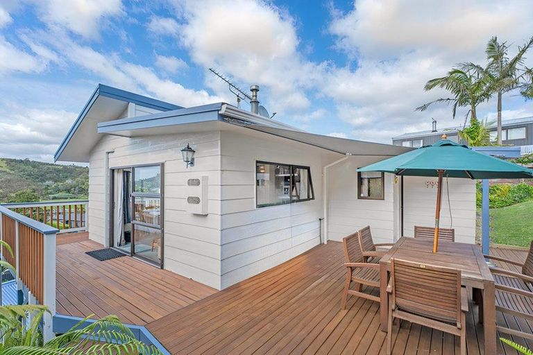 Photo of property in 8 Ocean Beach Road, Tairua, 3508