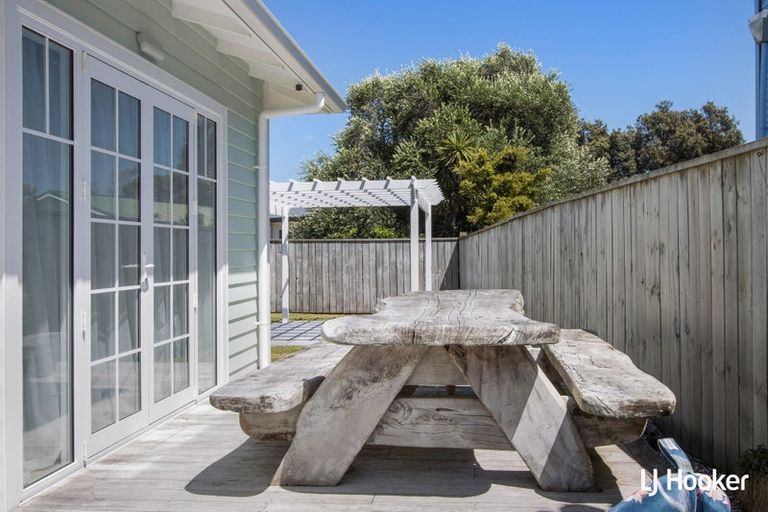Photo of property in 30 Papaunahi Road, Bowentown, Waihi Beach, 3177