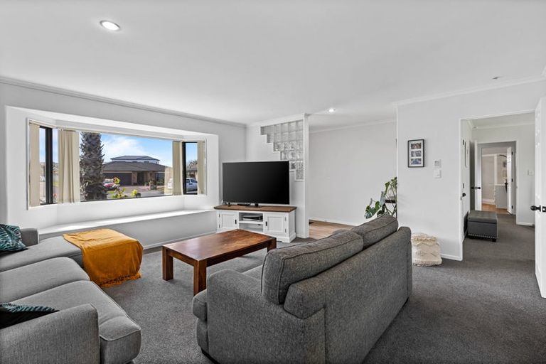 Photo of property in 6 Lothian Brae, Wattle Downs, Auckland, 2103