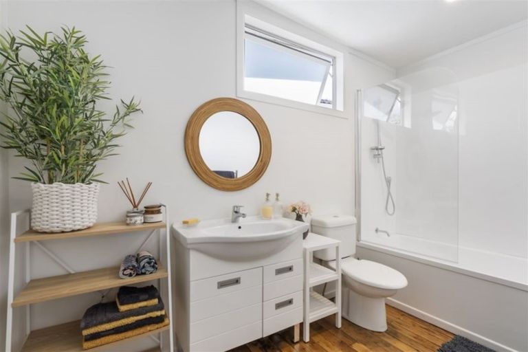 Photo of property in 2/21 Hythe Terrace, Mairangi Bay, Auckland, 0630