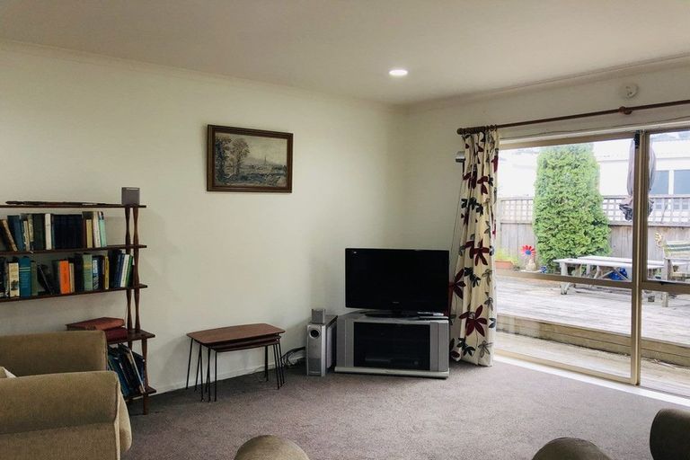 Photo of property in 2/919 Whangaparaoa Road, Manly, Whangaparaoa, 0930