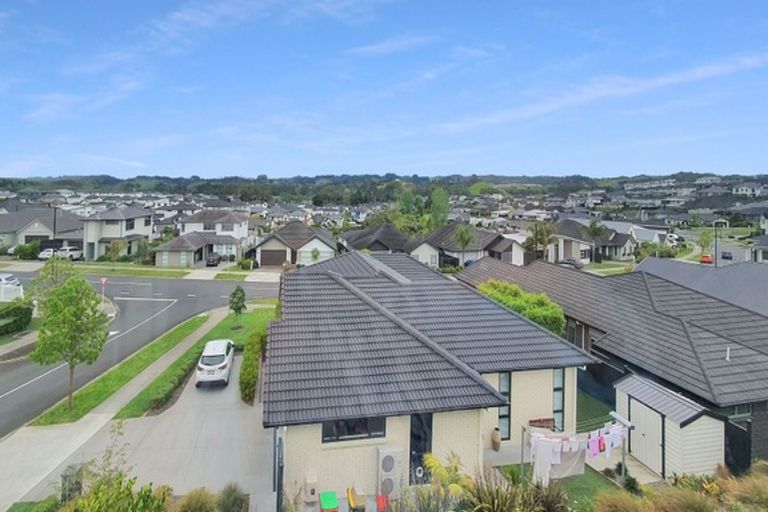 Photo of property in 22 Skipjack Pass, Silverdale, 0932