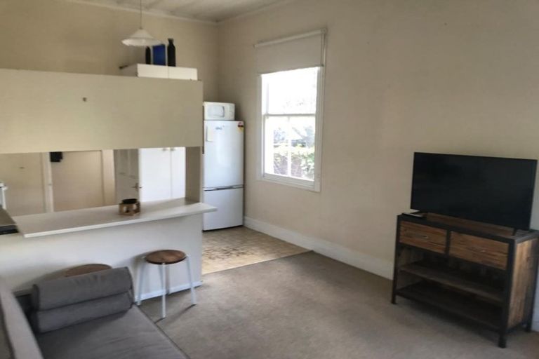 Photo of property in 16 Kawerau Avenue, Devonport, Auckland, 0624