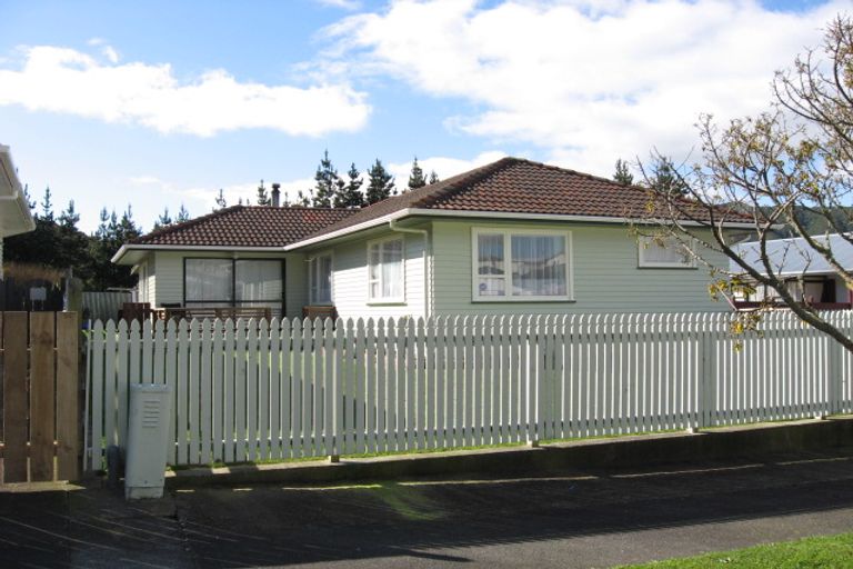 Photo of property in 32 Stockdale Street, Wainuiomata, Lower Hutt, 5014