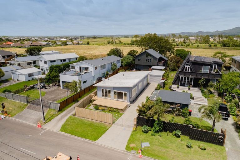 Photo of property in 100a Simpson Road, Papamoa Beach, Papamoa, 3118