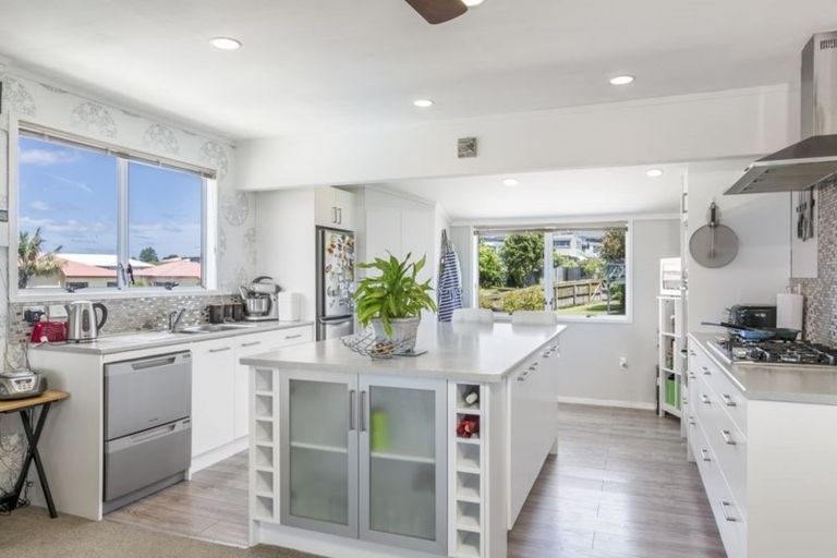 Photo of property in 4 Carmen Terrace, Snells Beach, 0920