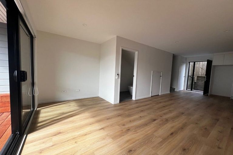 Photo of property in 4/21 Divich Avenue, Te Atatu South, Auckland, 0610