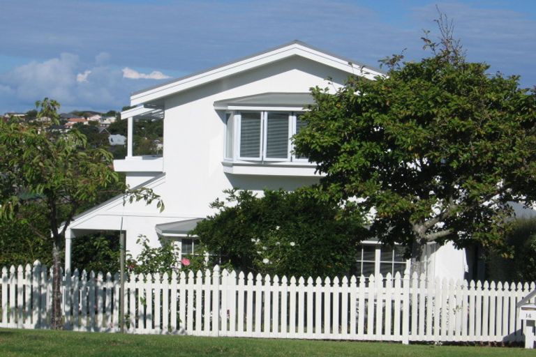 Photo of property in 2/14 Kiteroa Terrace, Rothesay Bay, Auckland, 0630