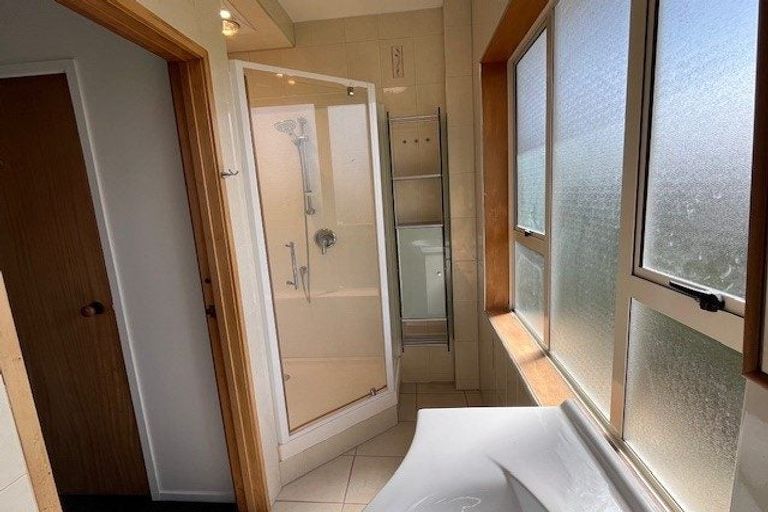 Photo of property in 24 Hurstbourn Priors, Goodwood Heights, Auckland, 2105