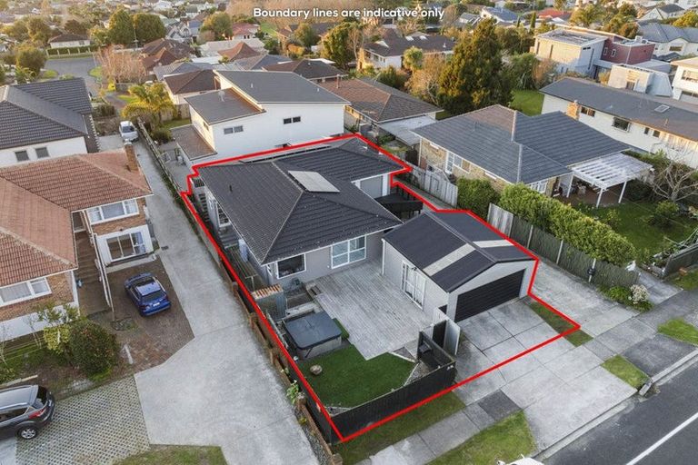 Photo of property in 37a Bradbury Road, Botany Downs, Auckland, 2010