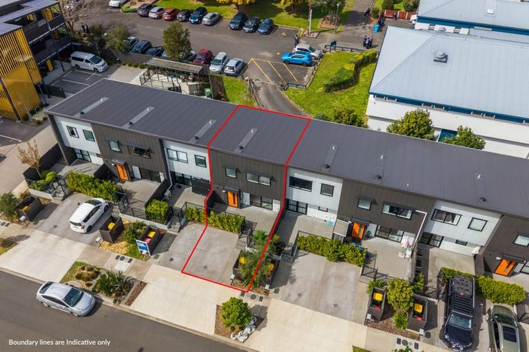 Photo of property in 37 Cessna Crescent, Mangere, Auckland, 2022