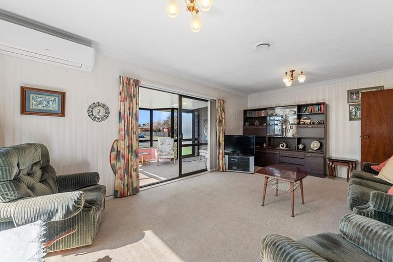 Photo of property in 9 Lowry Avenue, Redwood, Christchurch, 8051