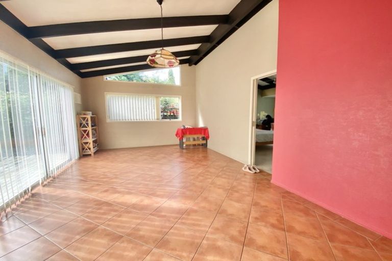 Photo of property in 9a Hutchinsons Road, Bucklands Beach, Auckland, 2014