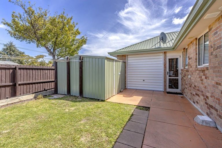 Photo of property in 75a Farquhars Road, Redwood, Christchurch, 8051