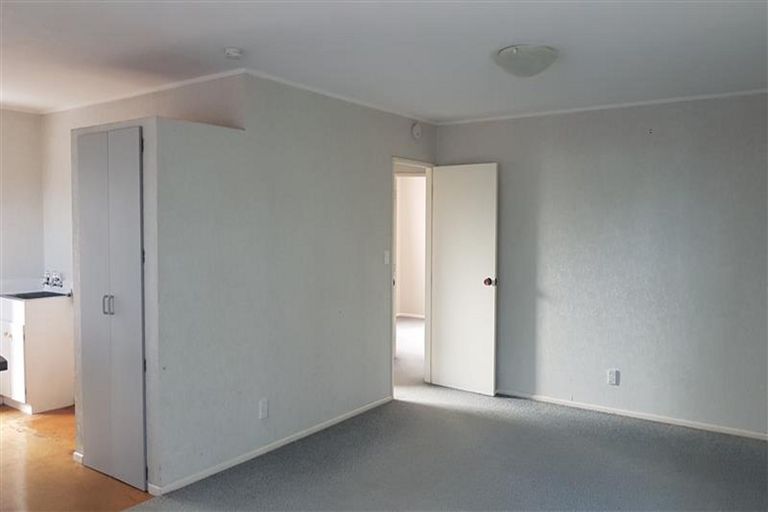 Photo of property in 1/6 Holman Road, Te Atatu Peninsula, Auckland, 0610